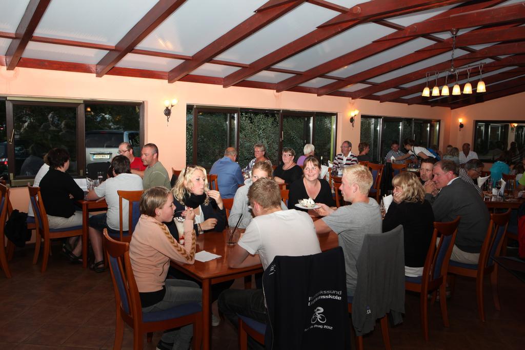 Camping Oase Praha Hotel Zlatniky  Exterior photo