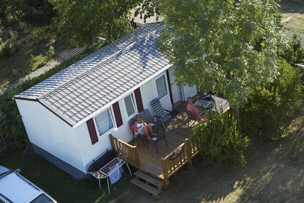 Camping Oase Praha Hotel Zlatniky  Exterior photo