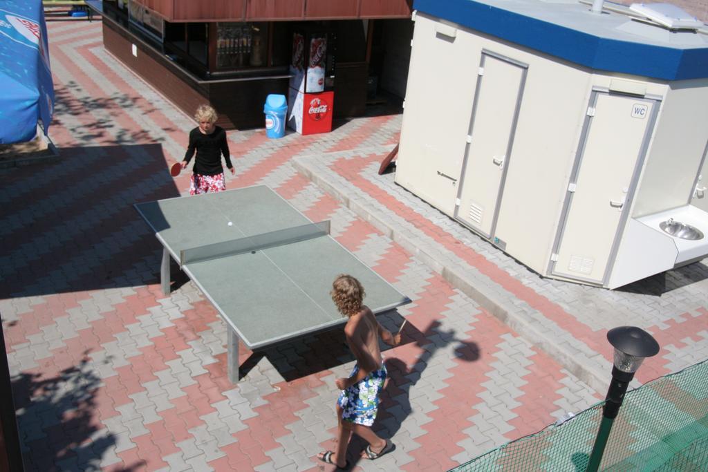 Camping Oase Praha Hotel Zlatniky  Exterior photo